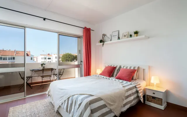 Charmantes, renoviertes Studio mit Poolblick