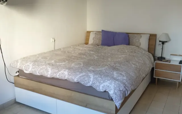 Eigenes geräumiges Schlafzimmer im TLV Center