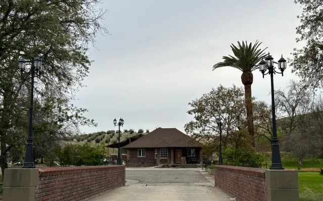 Private 15 acre Estate 1hr from SF