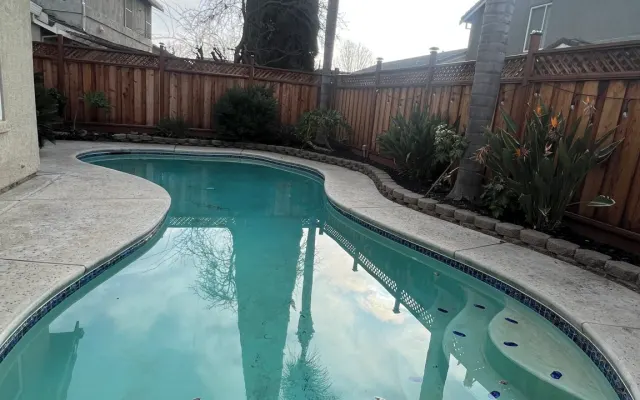 Maison confortable et pratique avec piscine privée en Californie !