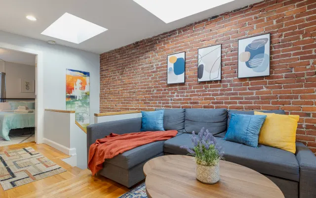 *¡TODO NUEVO * 3 BR South End Duplex CON A / C CENTRAL Pasos al centro 