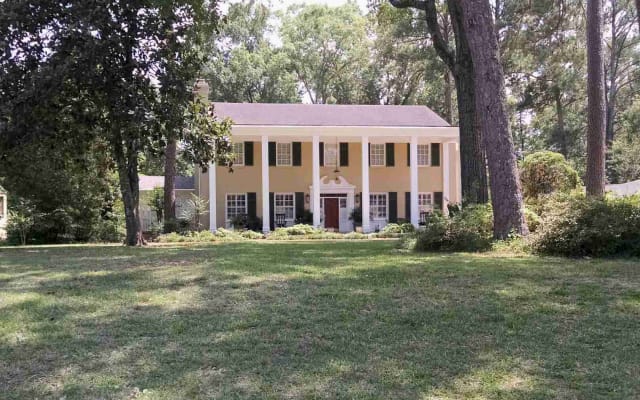 A Quiet Man's Resort (Savannah Room)
