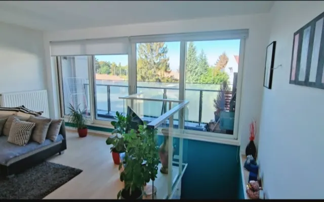 Chambre à coucher dans un appartement moderne
