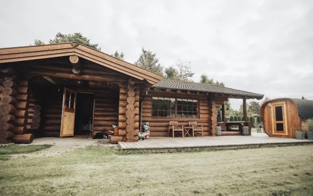 Casa di legno autentica e genuina vicino all'acqua, al fiordo e alla...