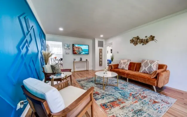 Stunning 2Bdrm Westchester Home!