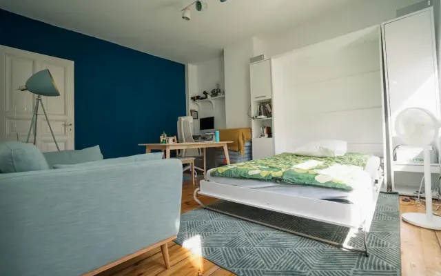 Appartement berlinois élégant, lumineux et calme