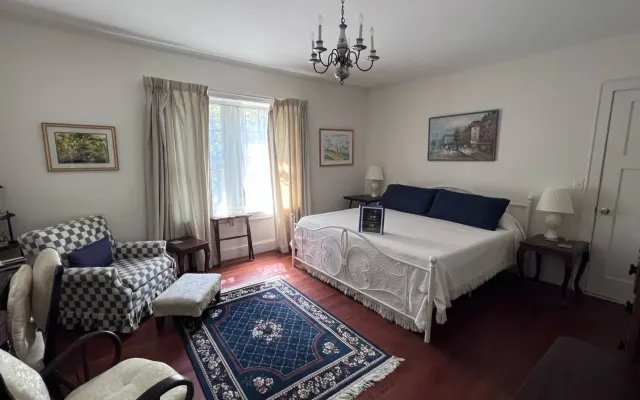 Hôtel historique vieux de 100 ans transformé en refuge pour artistes...