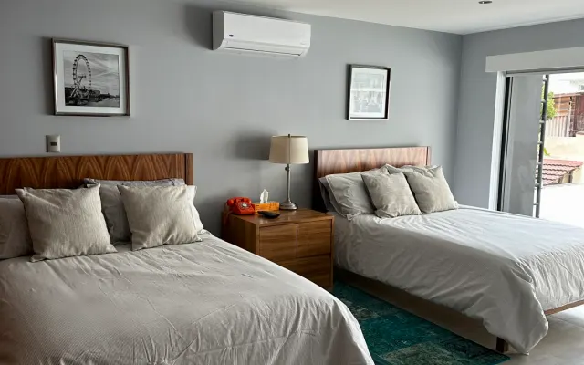 Chambre privée avec salle de bain dans une magnifique maison