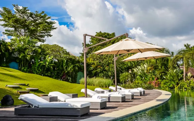 5-Schlafzimmer-Mesmerizing Pool Villa in Canggu