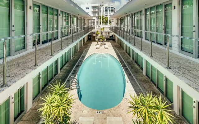 Mid-Century Modern Gem! Boutique Apt in fabulous South Beach location!