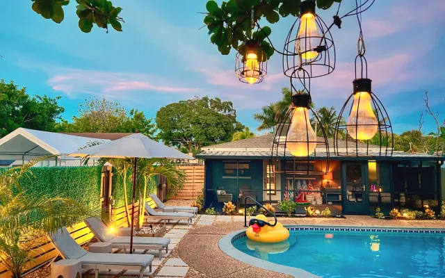 2 bedroom King bed \ 2 bath \ private heated pool