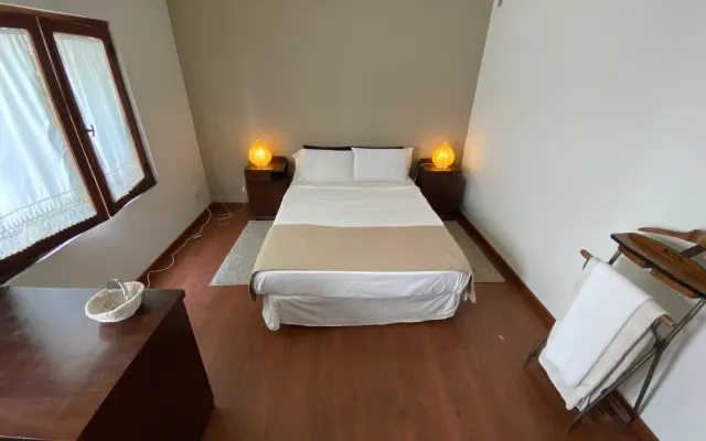 Camera doppia in casa di design con bagno. Molto centrale e sicura.
