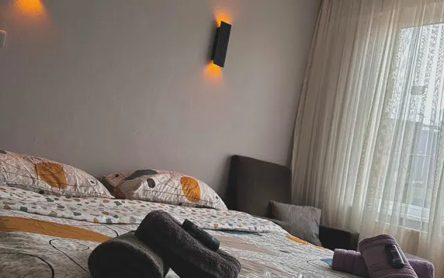 camera spaziosa popolare LGBT centro della città, molto vicino ai...