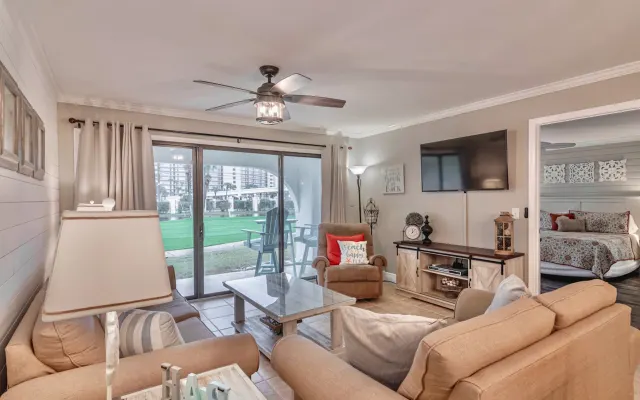 Sand Dollar Villa: upgraded, ground floor, close to beach +restaurants