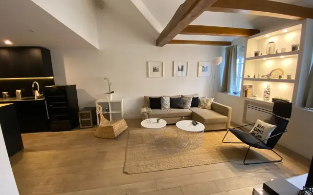 Spacious loft in central Paris