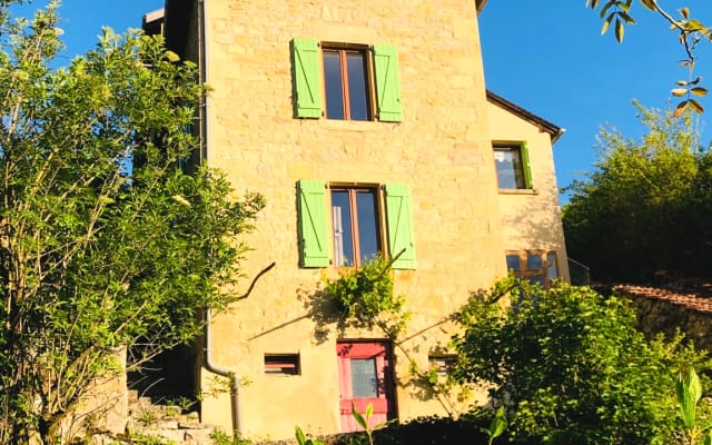 Casa de charme nas alturas dos vinhedos de Marcillac-vallon