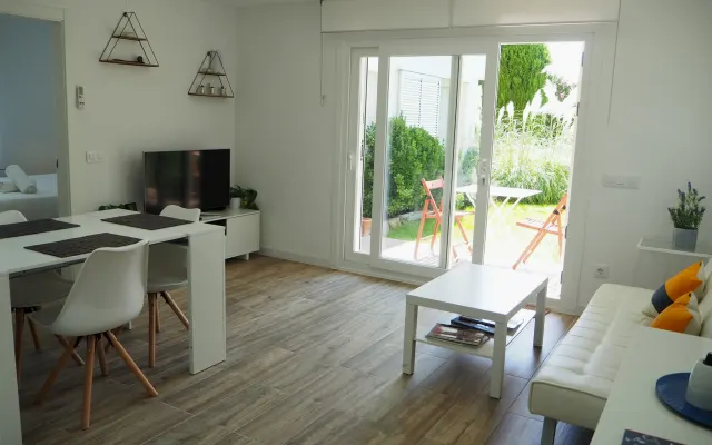 Apartment with swimming pool and parking. First floor with garden