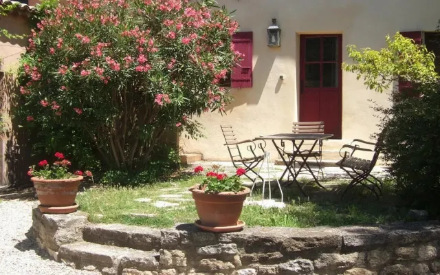 Gîte between vineyards and forest