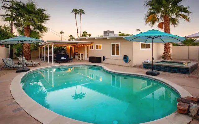 Comfy Cozy Home, Private Pool/Spa, Bed1of2