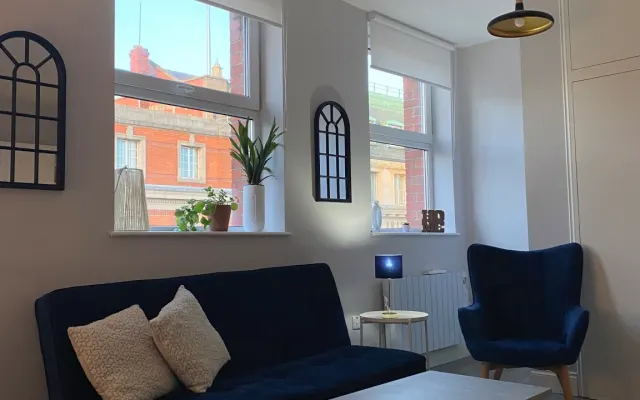 Geräumige und moderne zentrale 2-Zimmer-Wohnung.