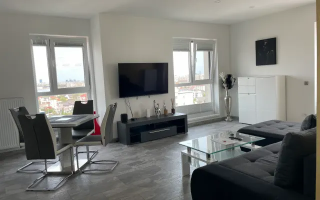 Lakeview 2 Room Penthouse Rooftop Terrace W15