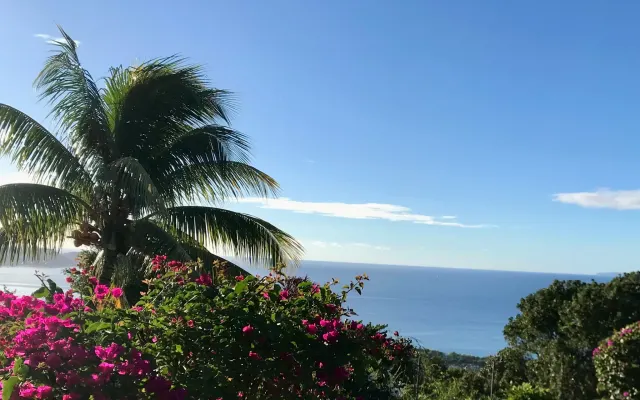 Private apartment, magnificent sea view, beach 2 minutes away, wifi...