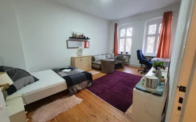 Unterkunft für alle. Keine Rasse, Farbe, Geschlecht