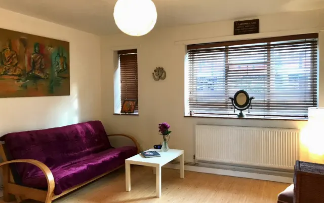 Central London cosy studio. 1 minute walk from underground!