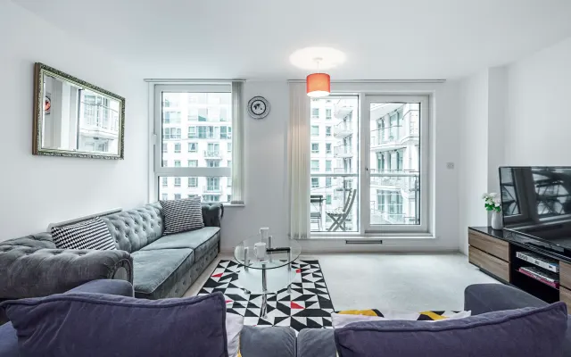 Central London 2 Bed Riverside