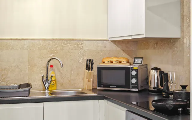Rotherham 2 Bed -
Empreiteiros
Bem-vindo/gratuito
Estacionamento