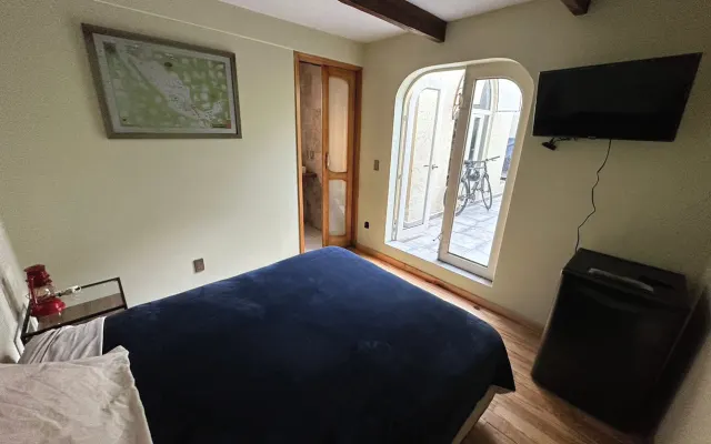 Beautiful room with separate entrance and own bathroom in Colonia Roma