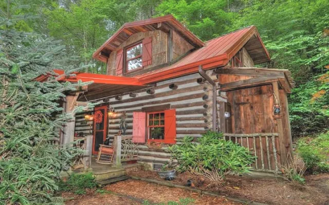 Private romantische Hütte mit wunderbaren Annehmlichkeiten, Hot Tub...