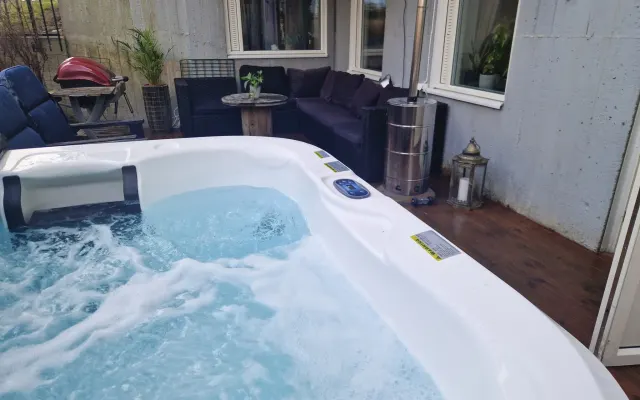 Unique 2 bedroom apartment with jacuzzi