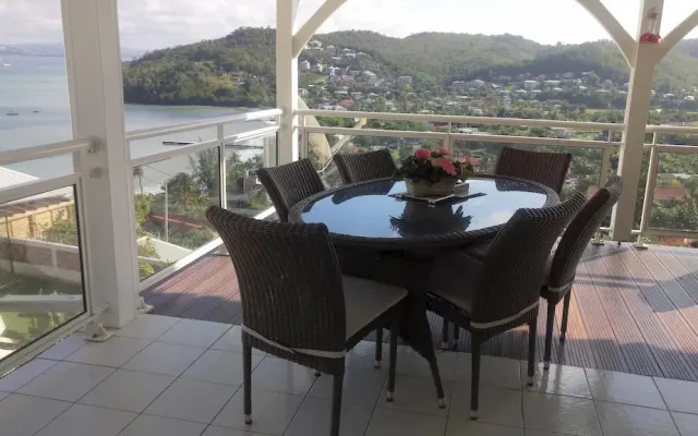 Superbe T3 piscine vue mer panoramique pour 4 personnes