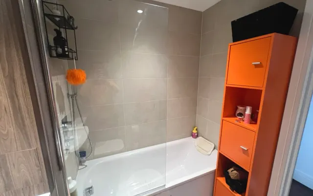 Private modern room in 2 bed, 2 bath flat in West London.