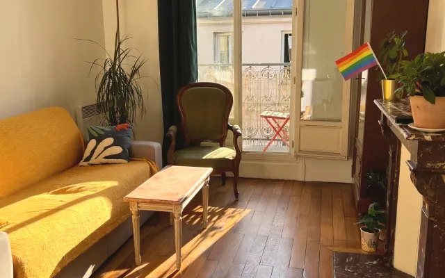 Quarto parisiense acolhedor e varanda