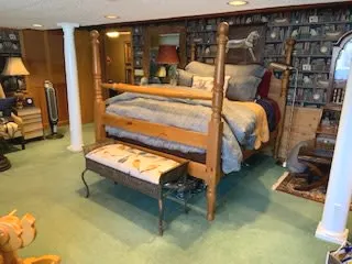 Beautiful relaxing home, naturist optional, 5 min from downtown