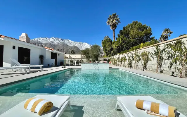 NEU! Luxuriöses Resort im Paradies mit Bergblick