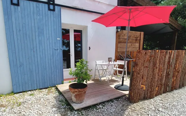 confidential gîtes with private terrace & swimming pool