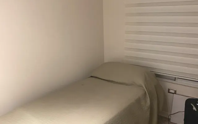 Habitación en un apartamento cerca del centro de la ciudad.