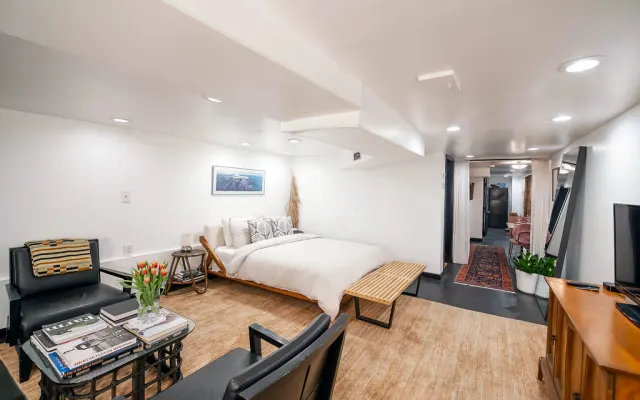 Encantador estudio LGBTQ+ en el corazón de Columbia Heights