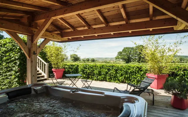 Vivez une expérience inoubliable dans une Cabane avec spa privatif.
