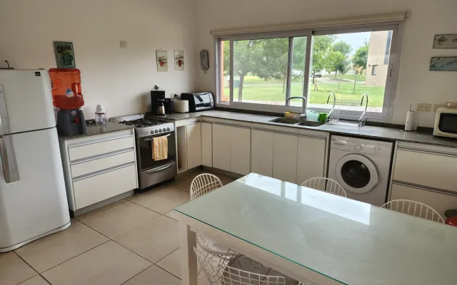 Haus mit Garten und Schwimmbad in geschlossener Wohnanlage El Canton...