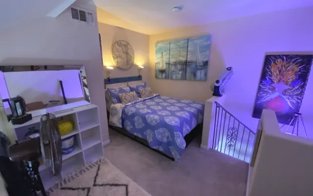 Alt.lifestyle/ open minded artist hosting loft area in my place  - 3