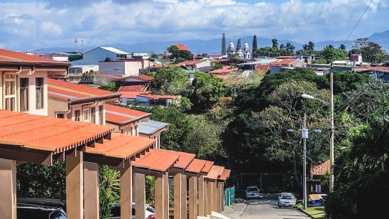 Apartamento de dos dormitorios con jardín privado a 10 minutos del...