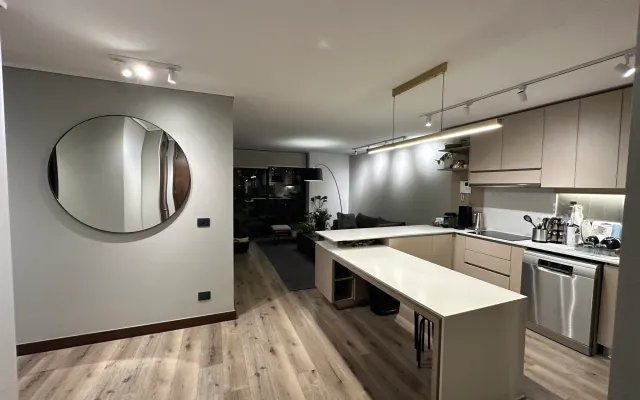 Hermoso departamento en Las Condes. Muy cerca de la red de metro.