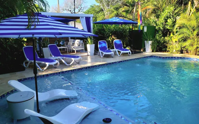Oakland Park Oasis / Piscine à vêtements facultatifs avec entrée privée