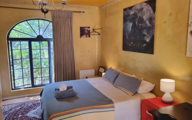 Quarto de canto virado para a piscina