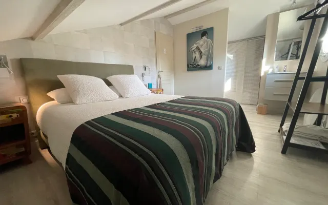 Quarto de masmorra-duche- WC privado-casa de repouso-SPA-MASSAGENS...