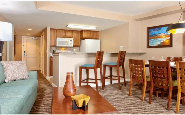 Spend Christmas on Waikiki Beach (Dec. 22-29 2023)